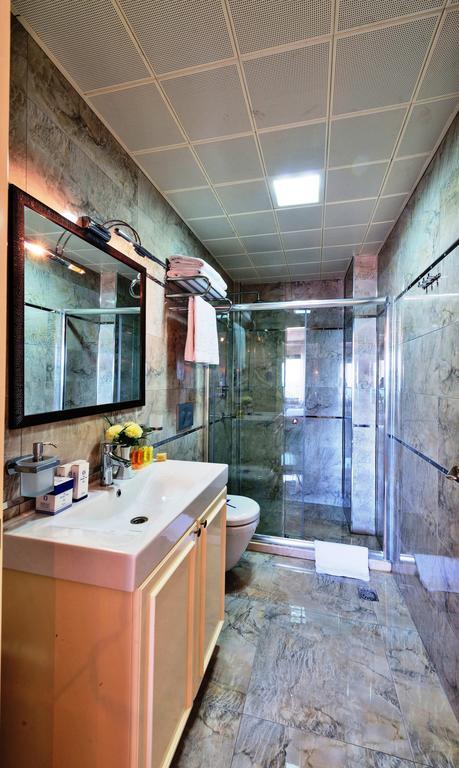 Executive Suite with Balcony,1472085853:JPEG